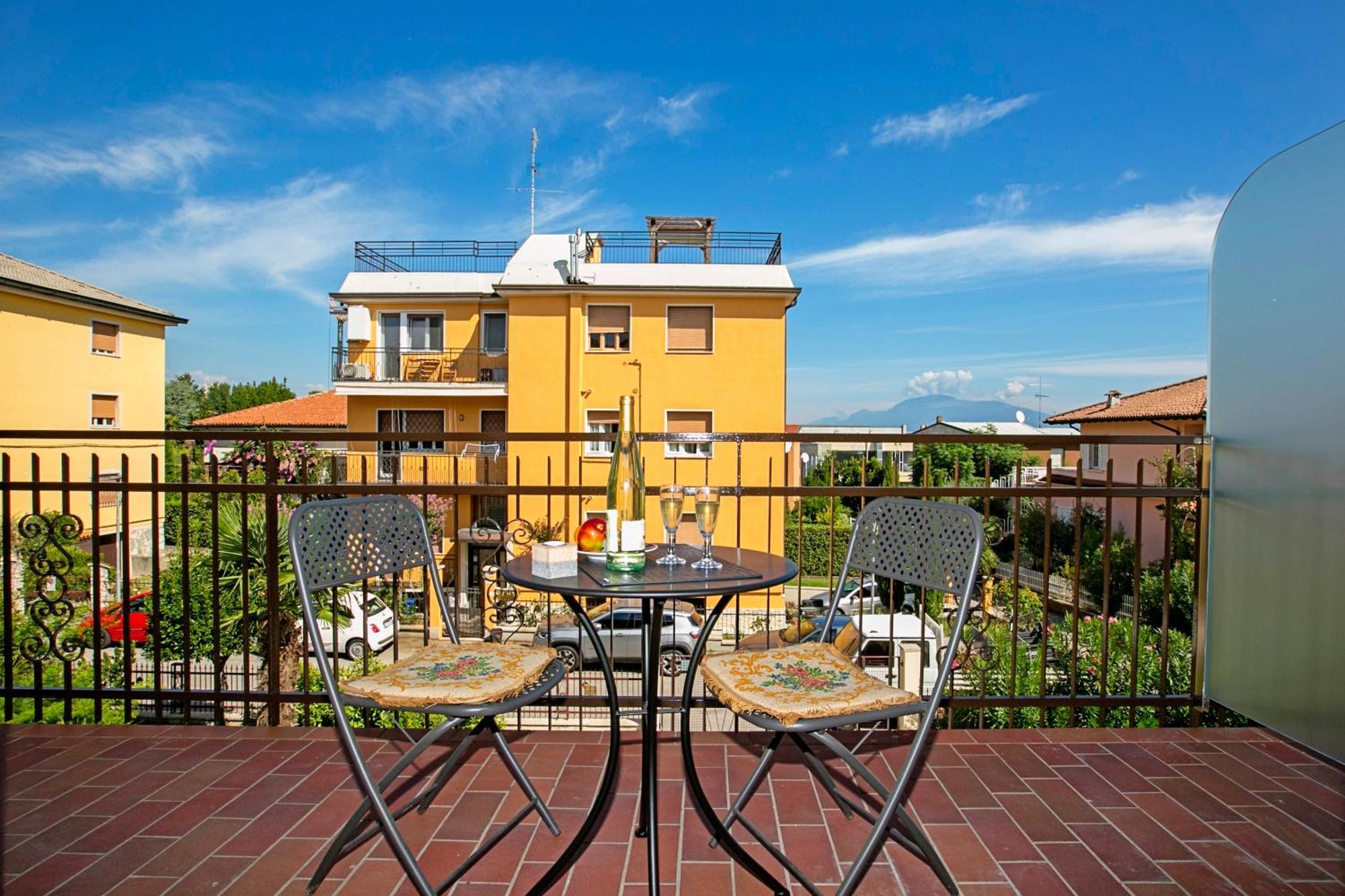 Villa Mimosa - Appartamento 2 - Happy Rentals Desenzano del Garda Luaran gambar
