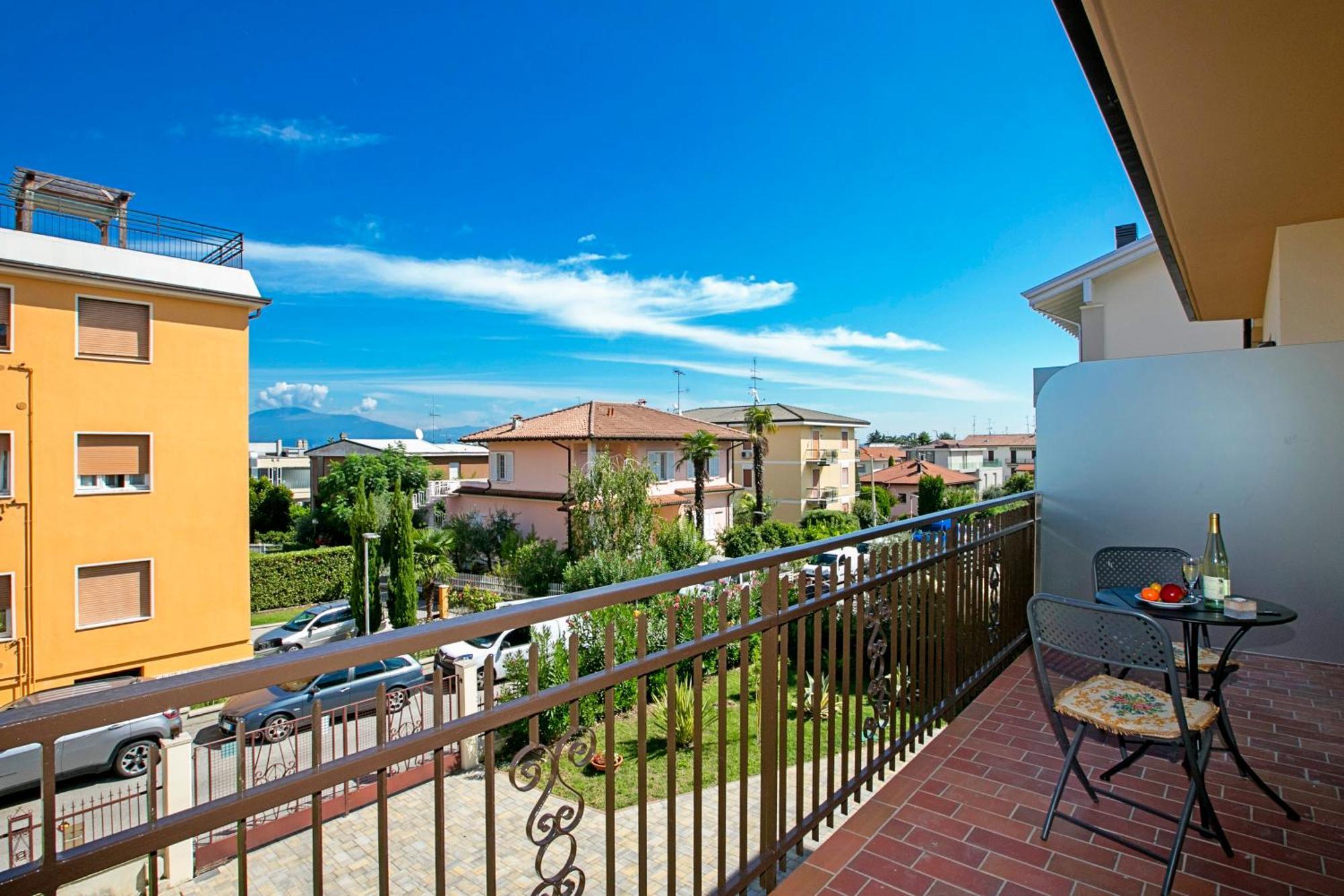Villa Mimosa - Appartamento 2 - Happy Rentals Desenzano del Garda Luaran gambar