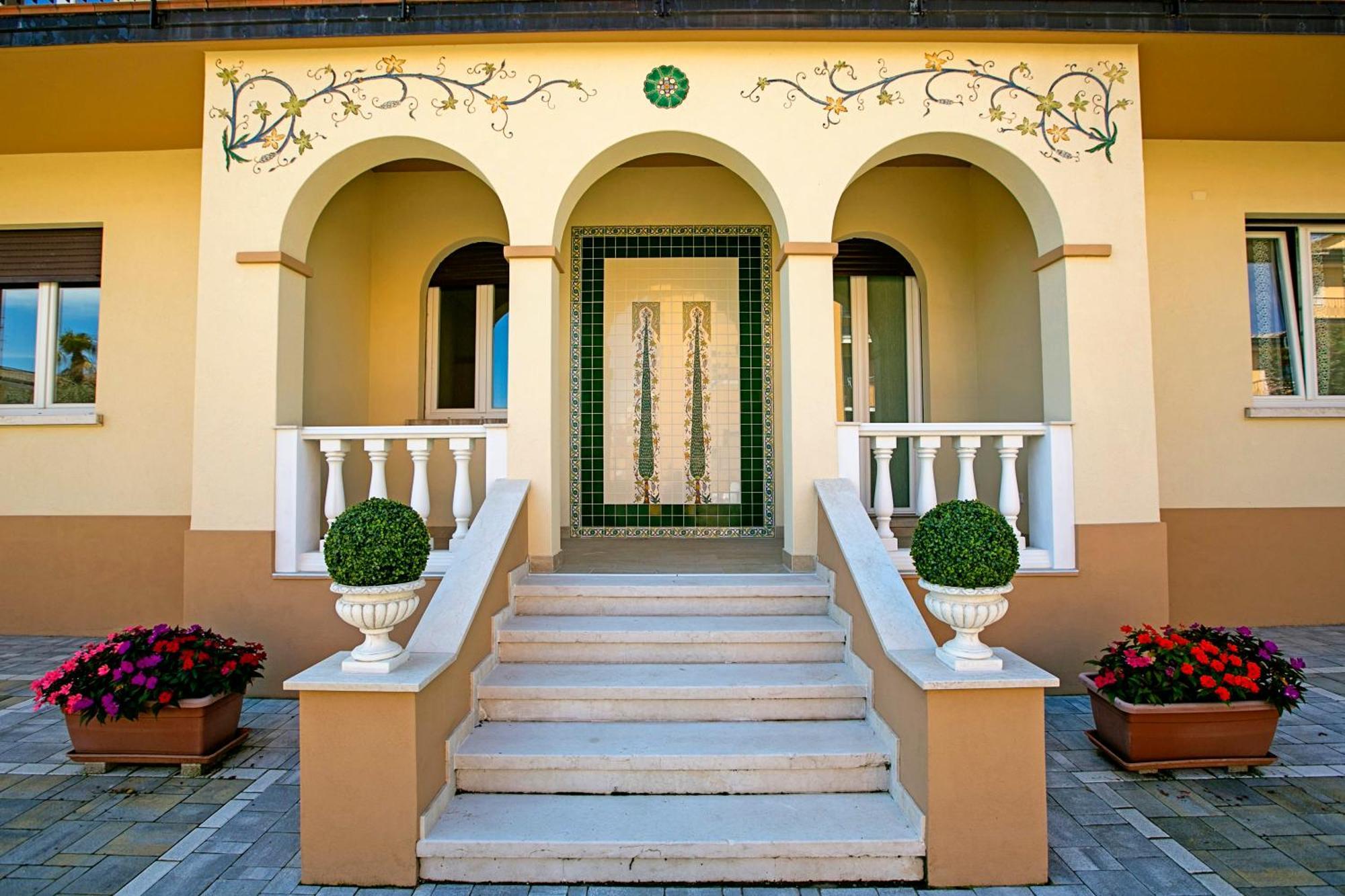 Villa Mimosa - Appartamento 2 - Happy Rentals Desenzano del Garda Luaran gambar