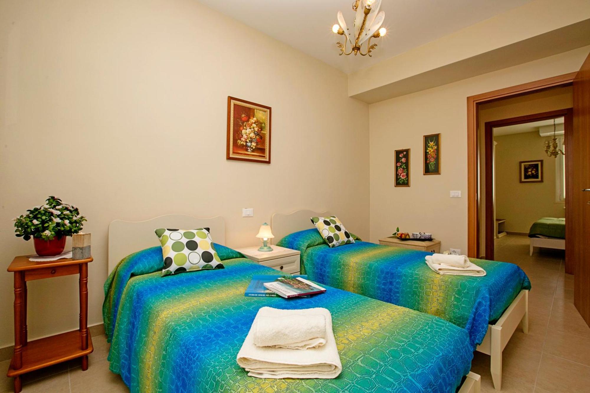 Villa Mimosa - Appartamento 2 - Happy Rentals Desenzano del Garda Luaran gambar