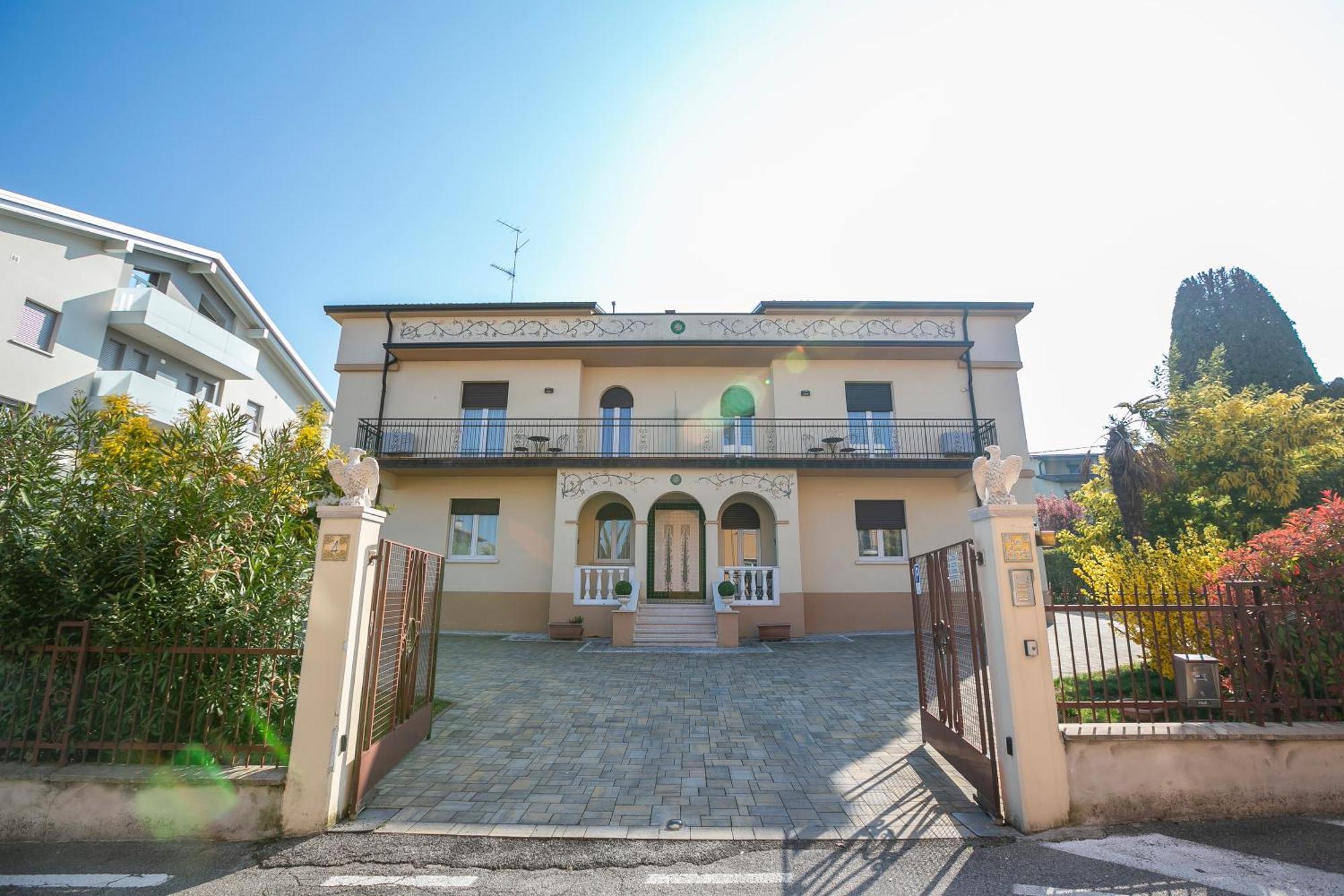 Villa Mimosa - Appartamento 2 - Happy Rentals Desenzano del Garda Luaran gambar